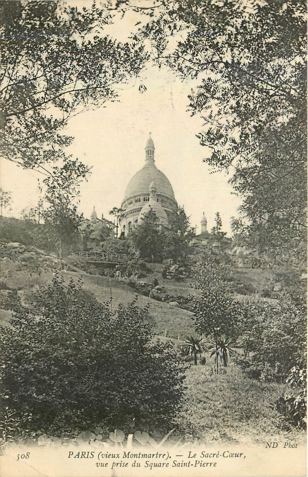CPA Paris vieux Montmartre le Sacre Coeur vue prise du Square Saint Pierre 