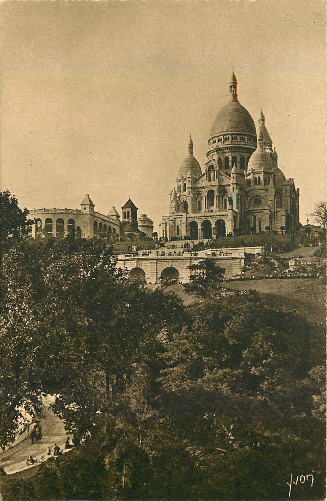CPA Paris en flanant Basilique du Sacre Coeur de Montartre 