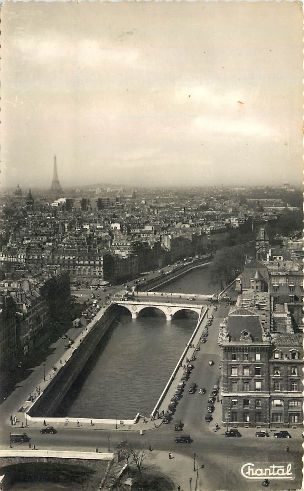 CPA Paris Panorama vu des Tour de Notre Dame 