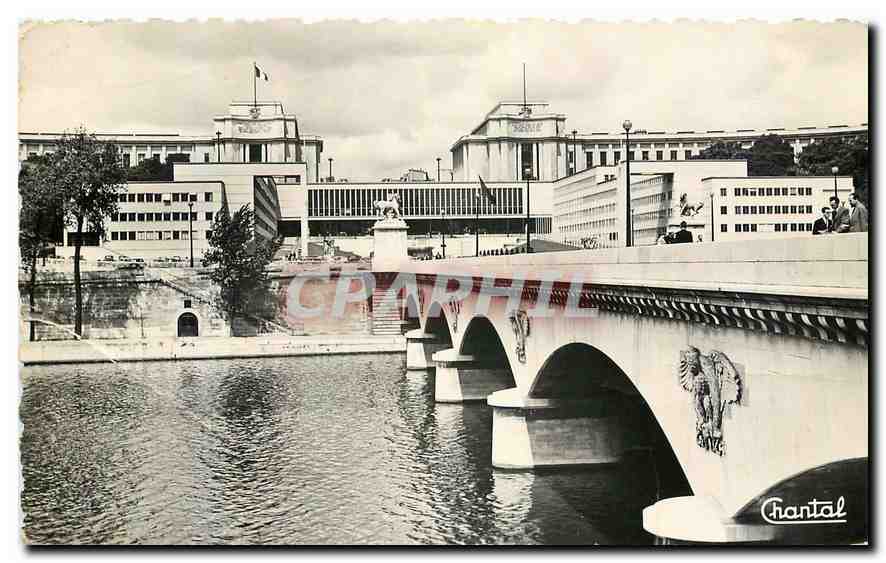 CPA Paris Le Palais de Chaillot et le Pont d'Iena 