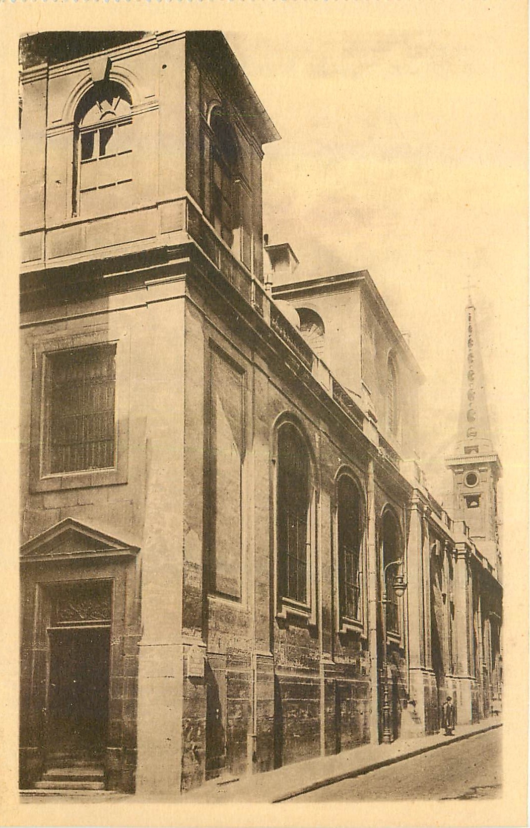 CPA Eglise Saint Louis en L'Isle Facade et Clocher sur la Rue St Louis en L'Isle 