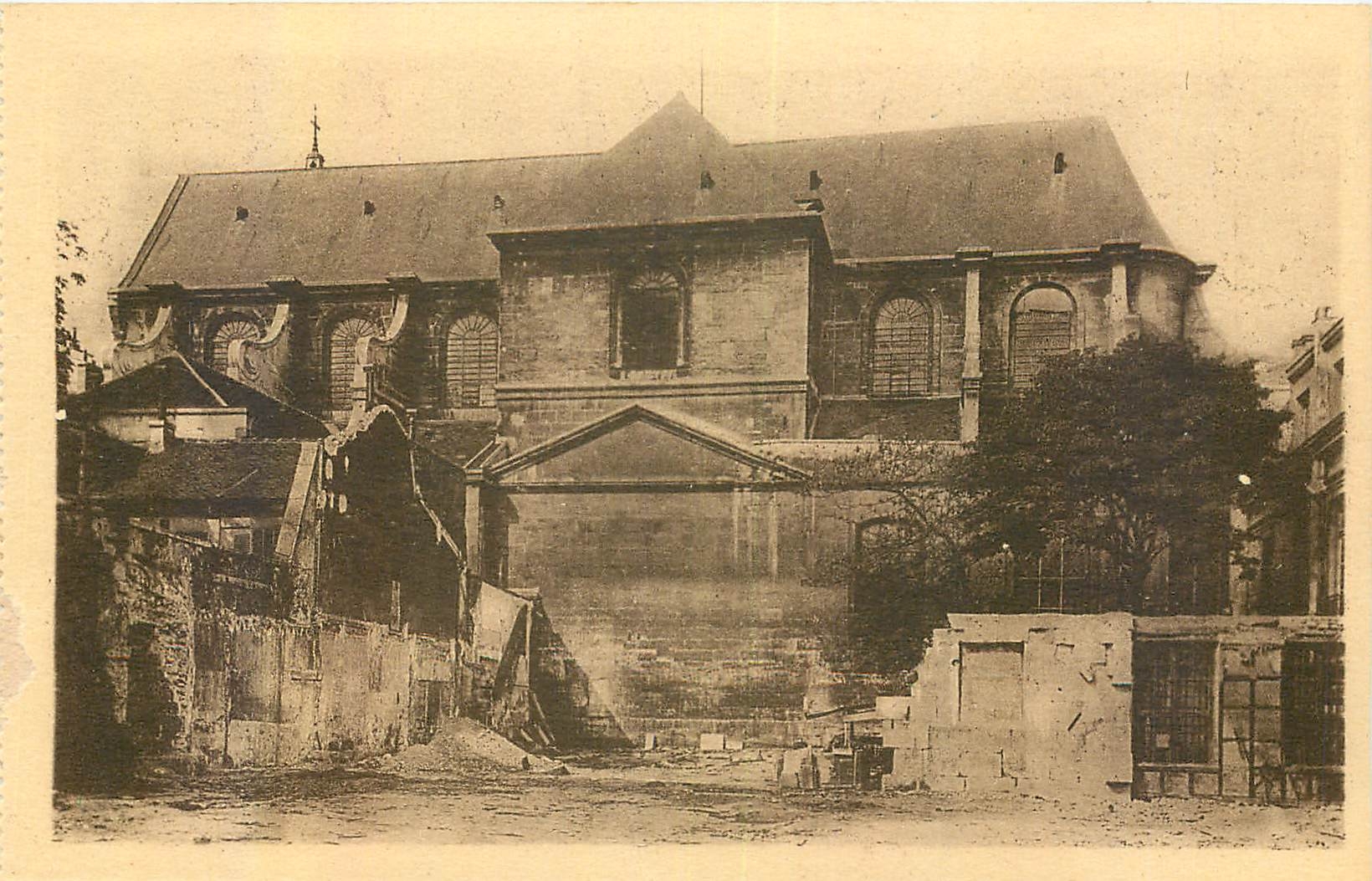 CPA Eglise Saint Louis en L'Isle Facade Sud 