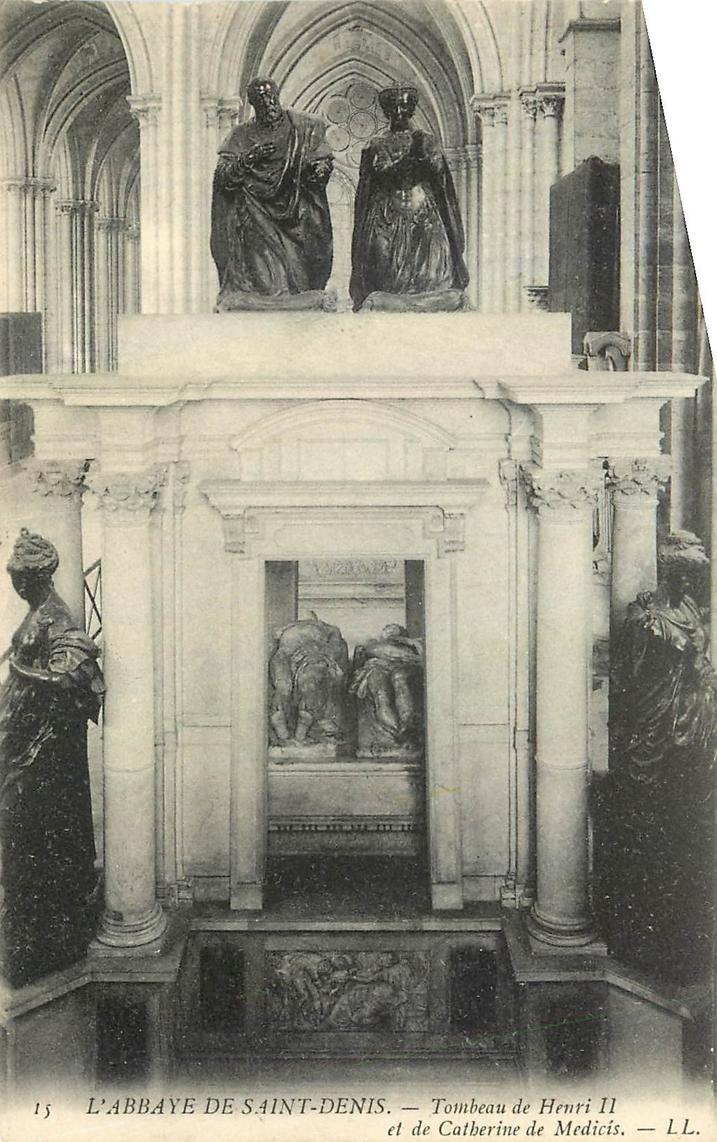 CPA L'Abbaye de Saint Denis Tombeau de Henri II et de Catherine de Medicis 