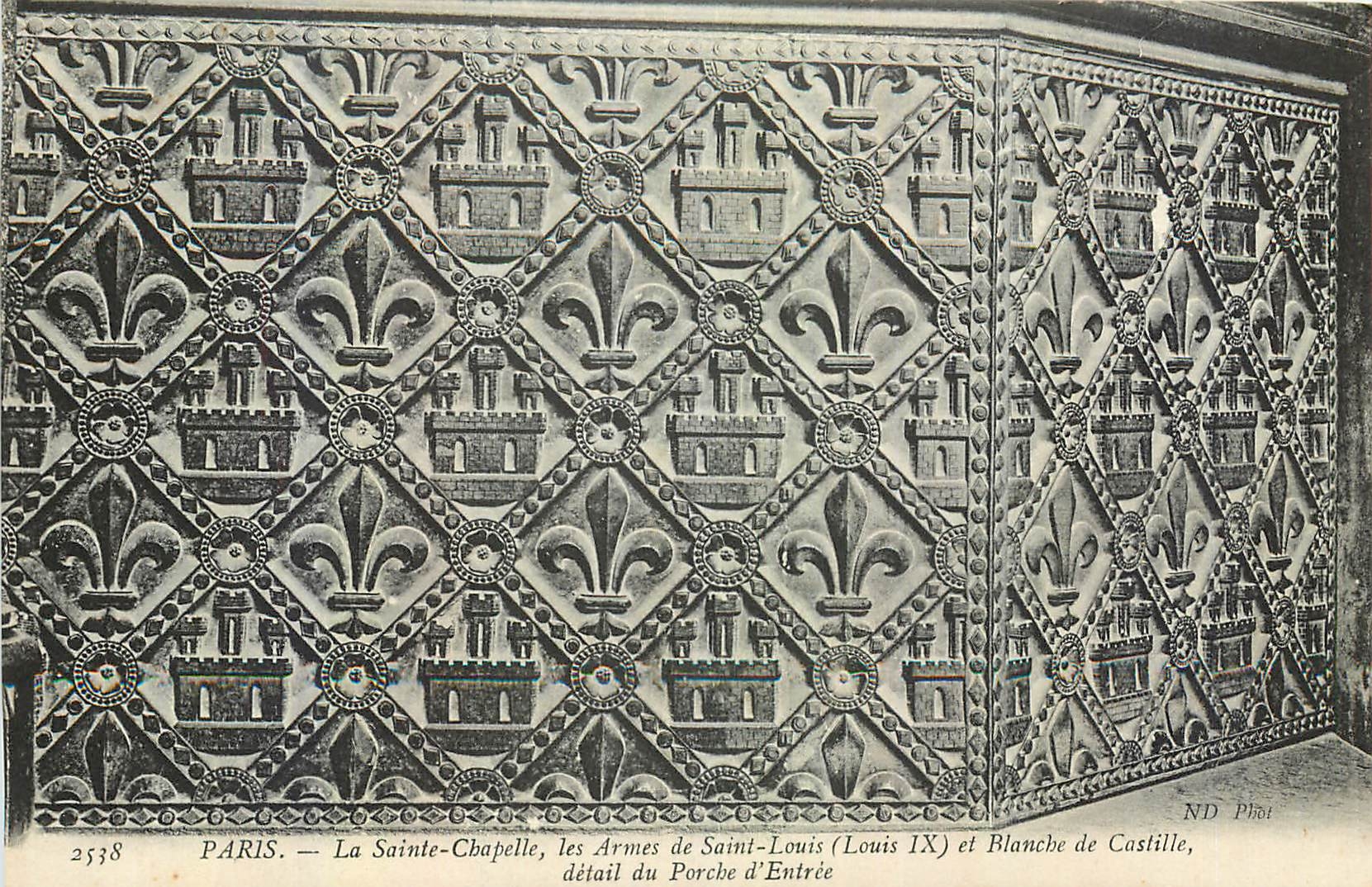 CPA Paris La Sainte Chapelle les Armes de Saint Louis et Blanche de Castille detail du Porche d'Entr