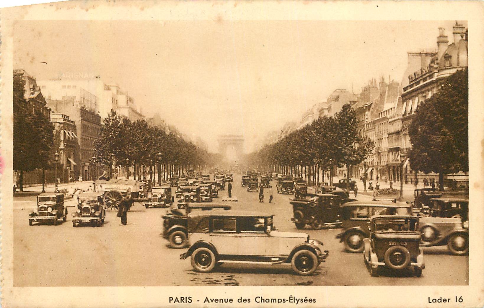 CPA Paris Avenue des Champs Elysees Automobile