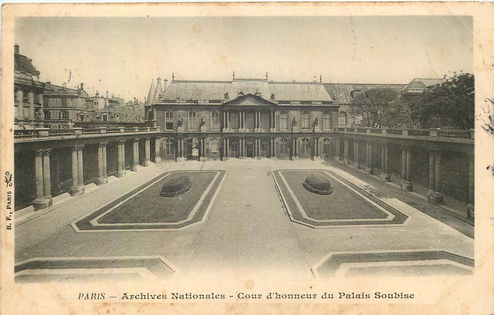CPA Paris Archives Nationales Cour d'honneur du Palais Soubise 