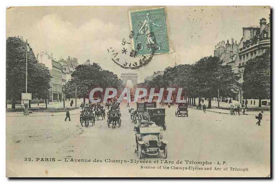 CPA Paris L'Avenue des Champs Elysees et L'Arc de Triomphe Automobile