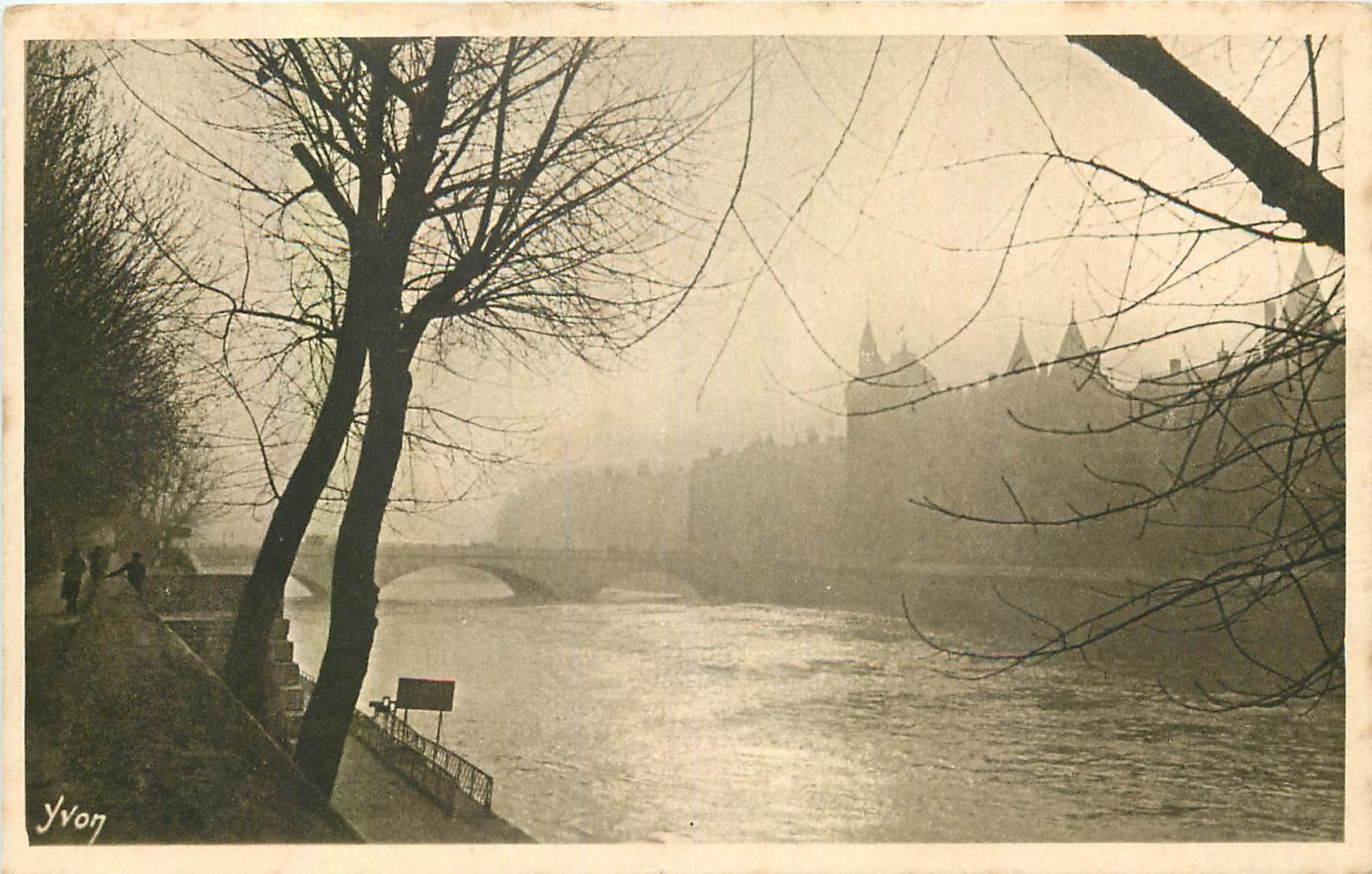 CPA Paris Artistique La Seine et la Conciergerie Vue prise du quai du Louvre 