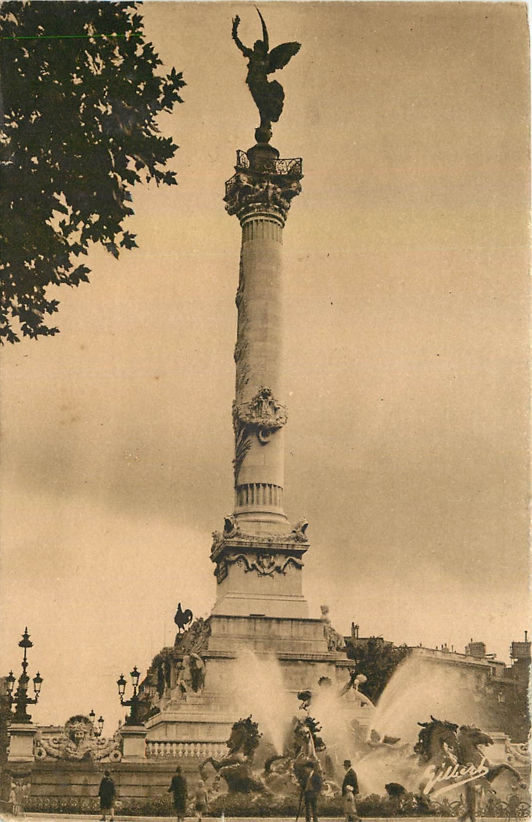CPA Bordeaux Monument des Girondins 