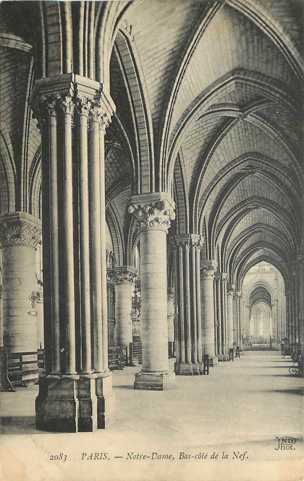 CPA Paris Notre Dame Bas cote de la Nef 