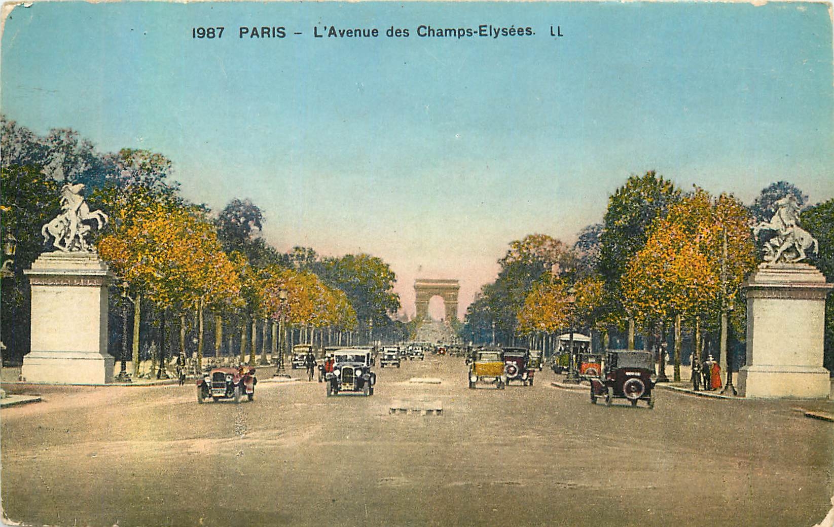 CPA Paris L'Avenue des Champs Elysees 