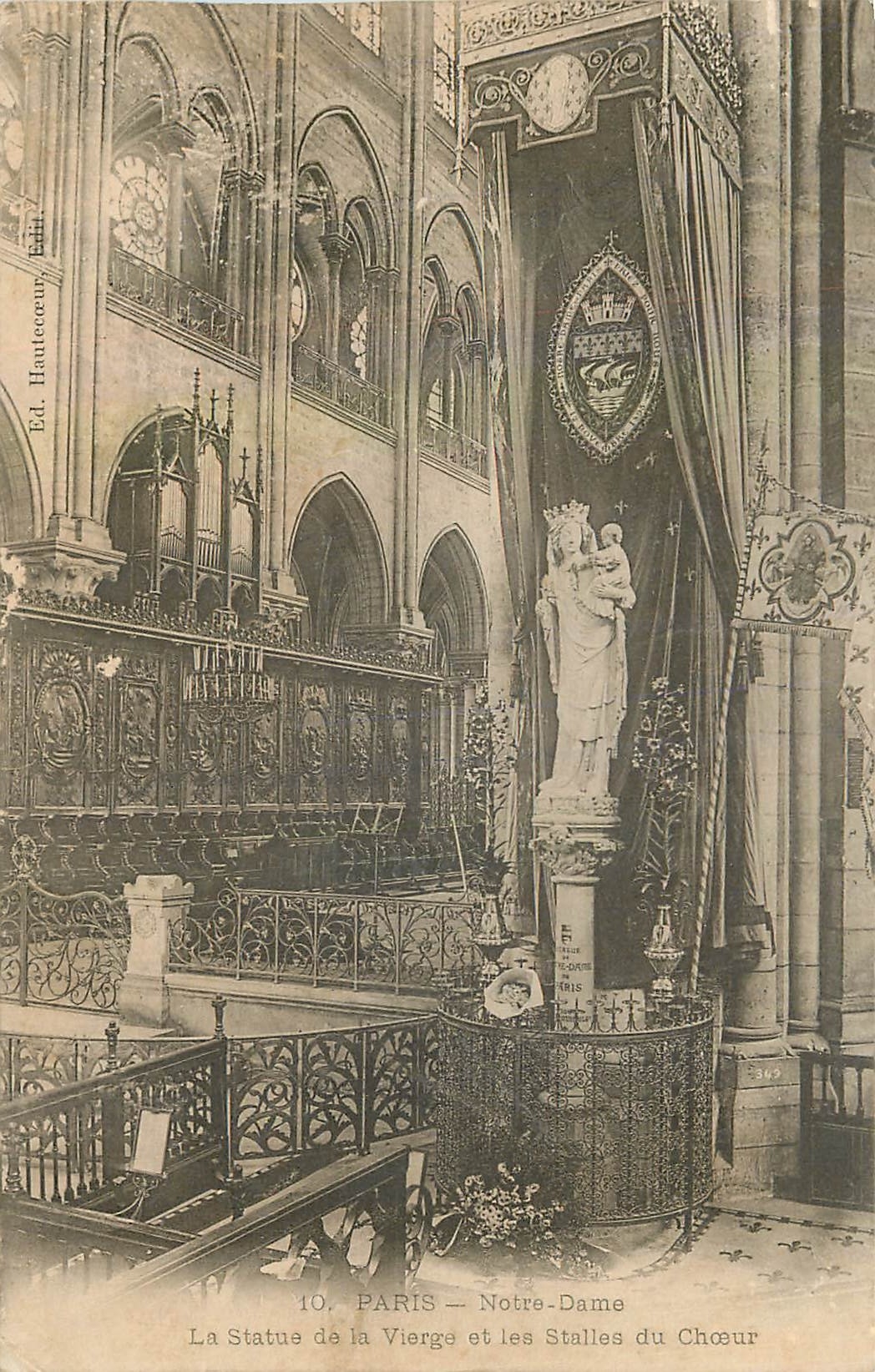CPA Paris Notre Dame La Statue de la Vierge et les Stalles du Choeur Orgue
