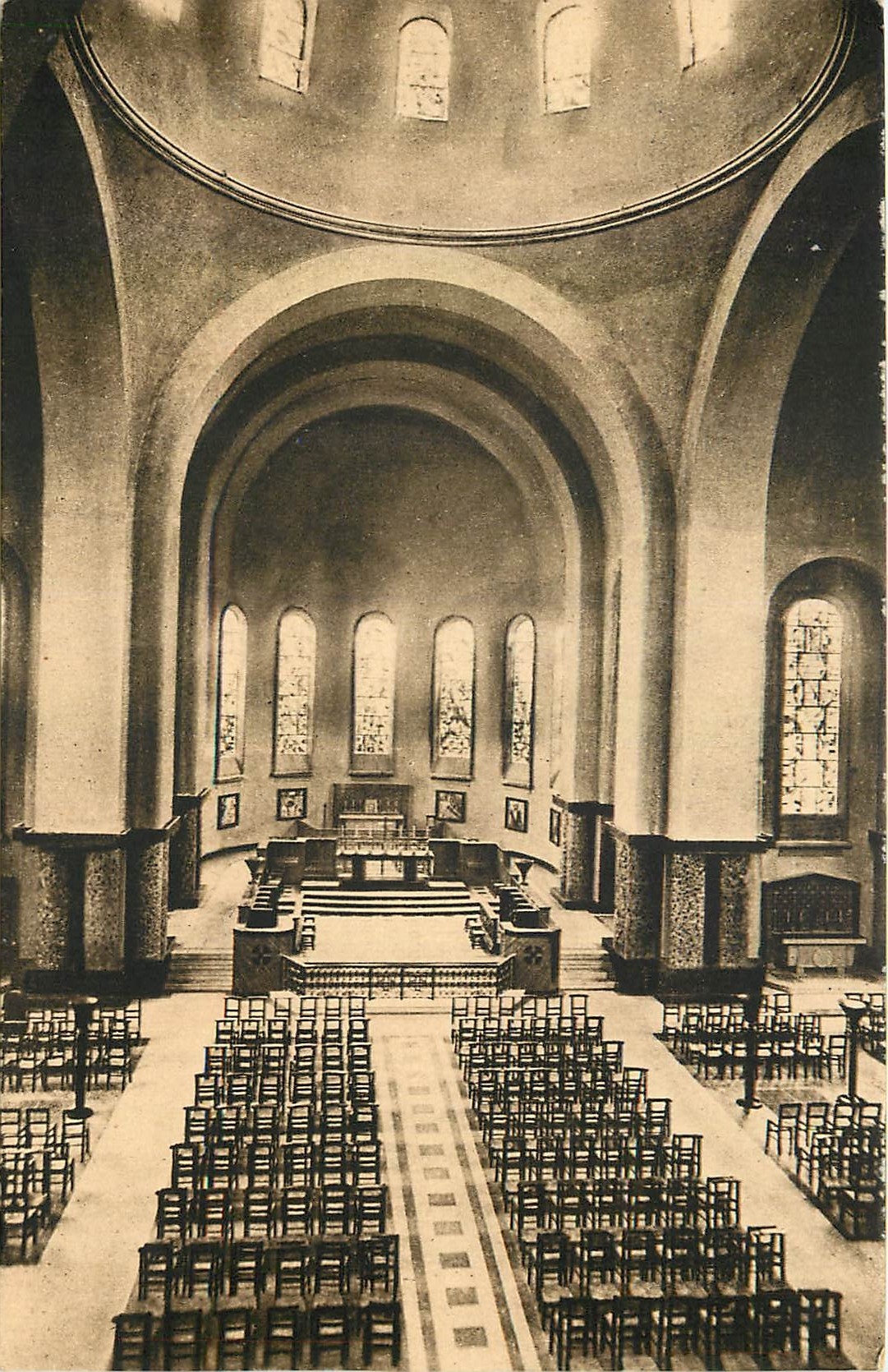 CPA Paris Eglise des Etudiants Sacre Coeur Ensemble de la Nef et du Choeur 