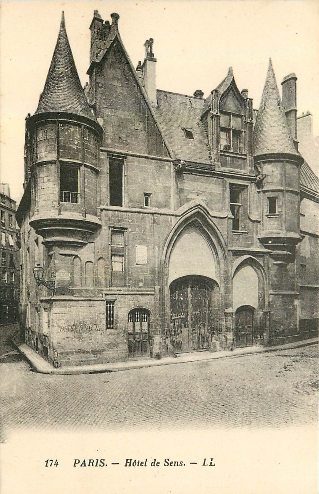 CPA Paris hotel de Sens 