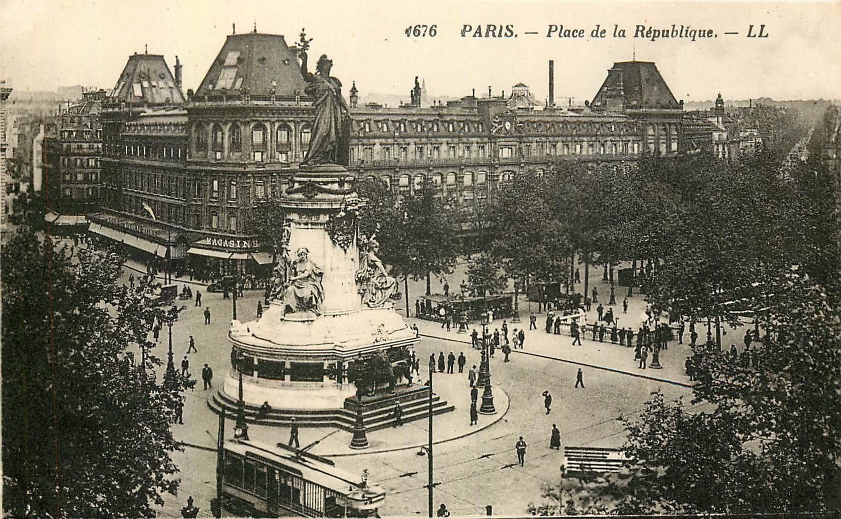 CPA Paris Place de la Republique 