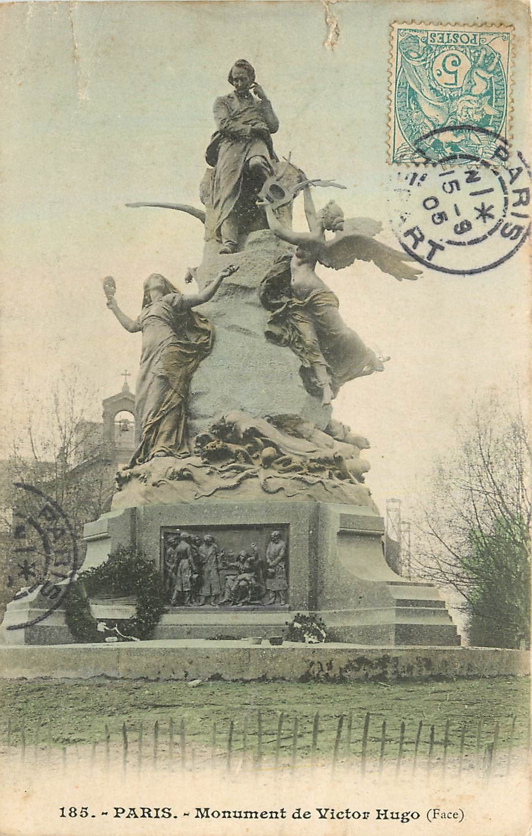 CPA Paris Monument de Victor Hugo 