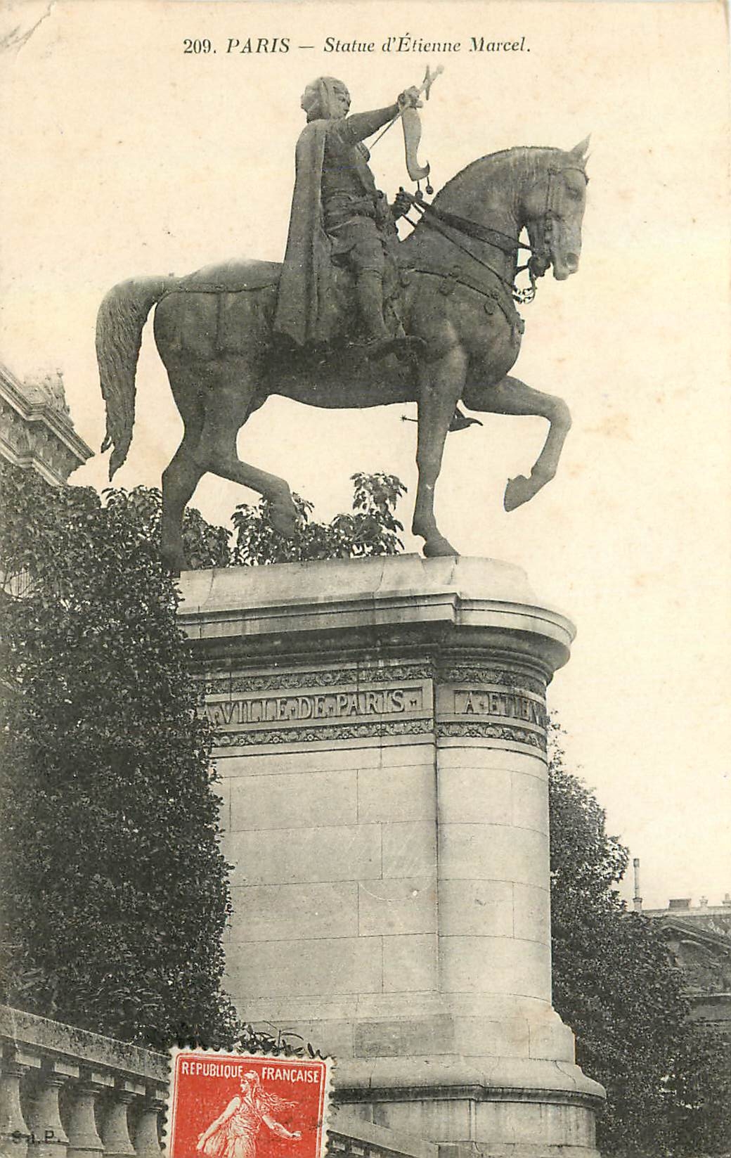 CPA Paris Statue d'Etienne Marcel 