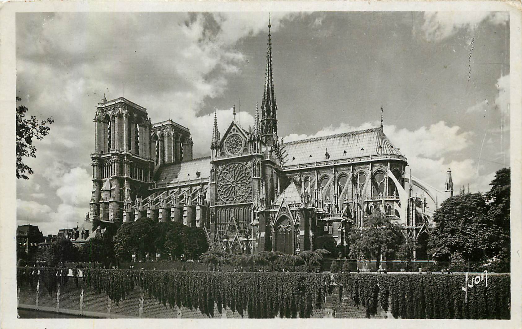 CPA Paris en Flanant Notre Dame et le Square de l'Archeveche 