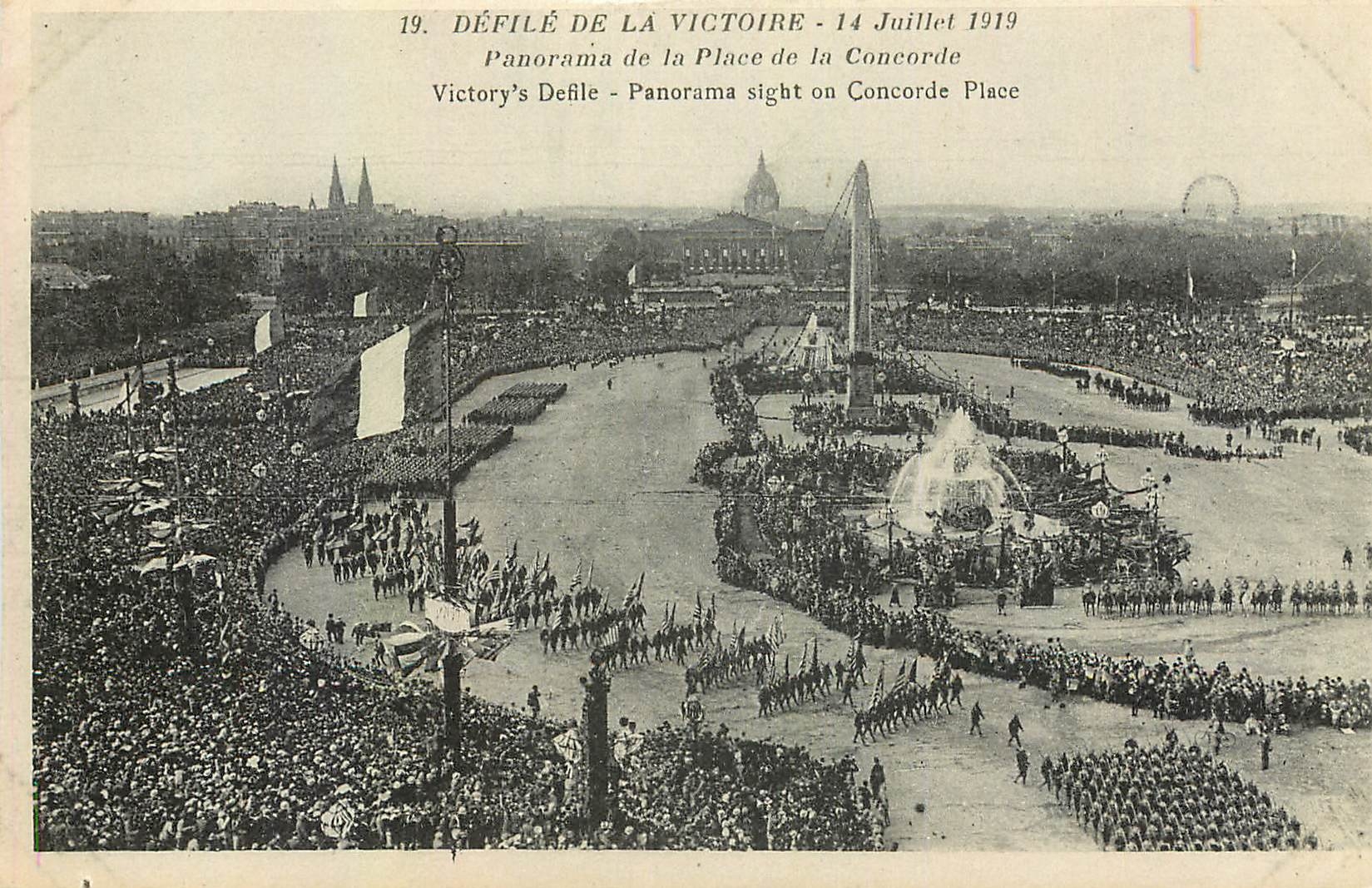 CPA Defile de la Victoire 14 Juillet 1919 panorama de la Place de la Concorde Militaria