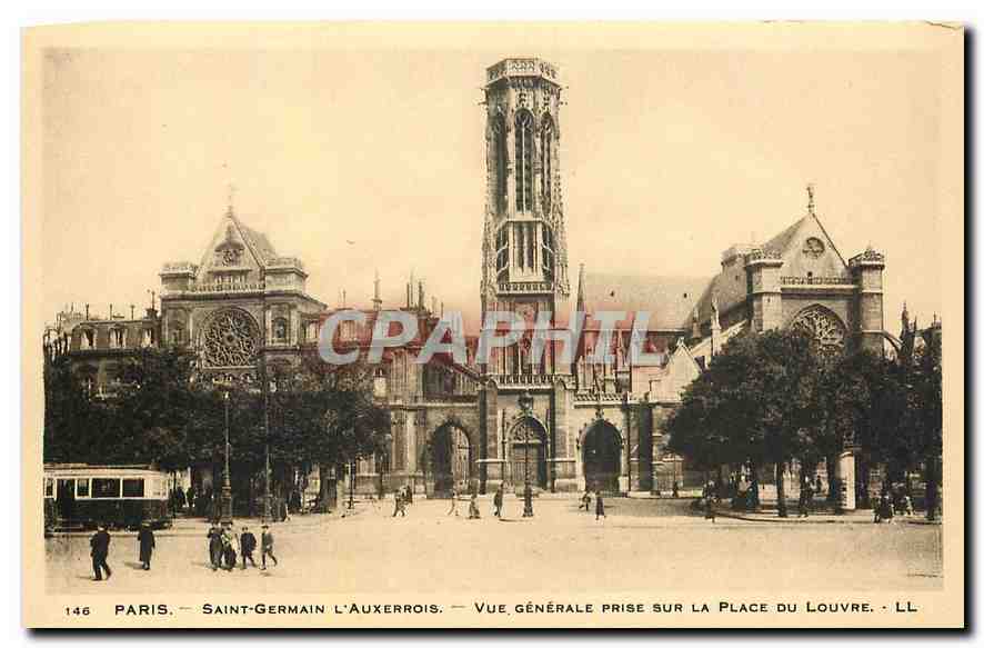 CPA Paris Saint Germain l'Auxerrois vue generale prise sur la Place du louvre 
