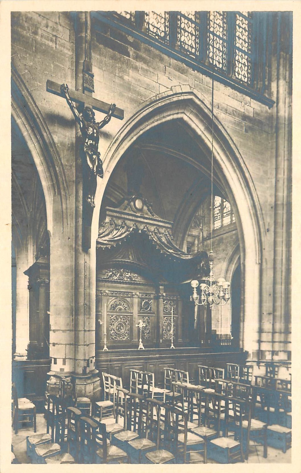 CPA Paris Eglise St Germain l'Auxerrois Banc d'œuvre monumental 