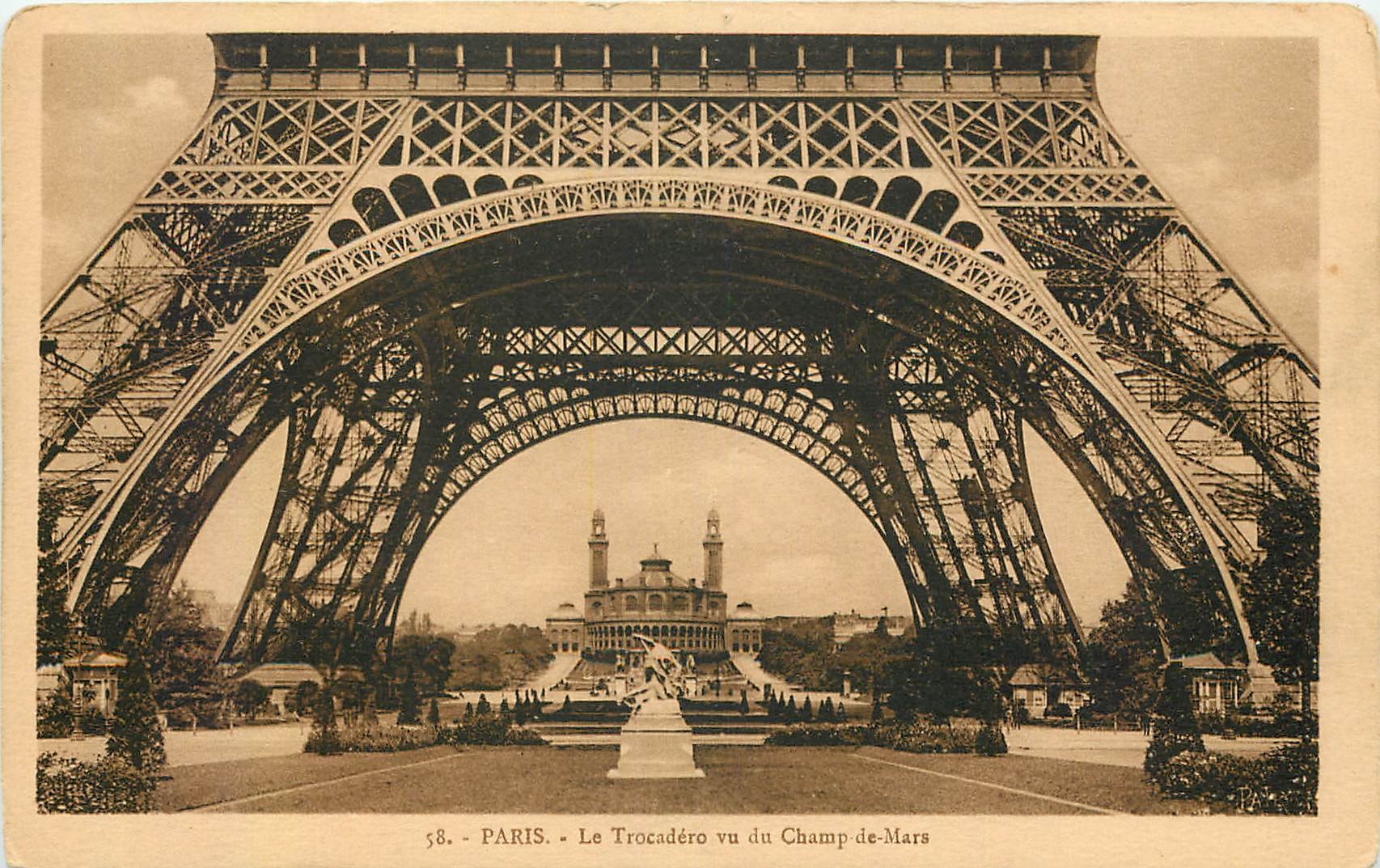CPA Paris le Trocadero vu du Champ de Mars 