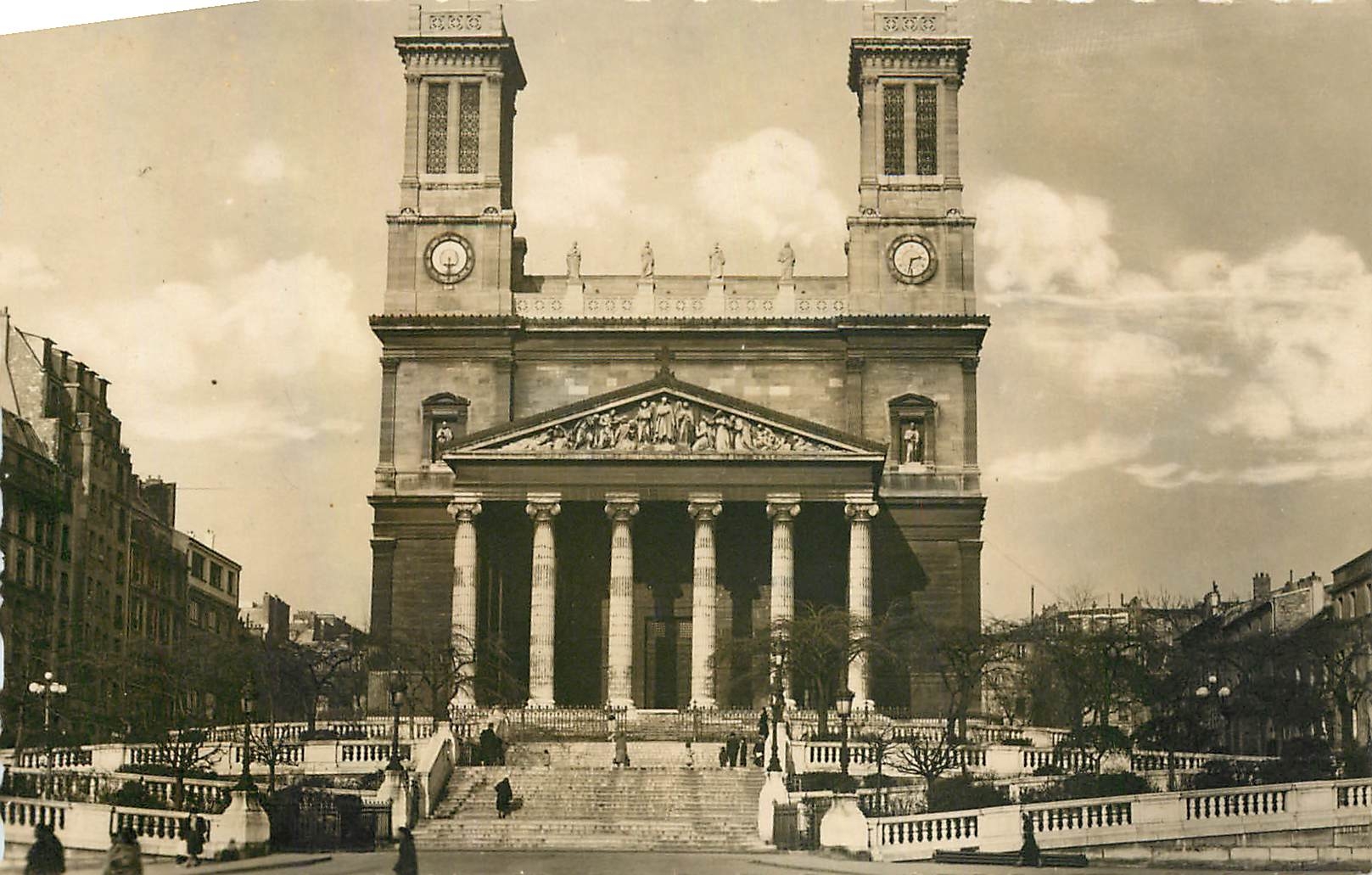 CPA Paris Eglise St Vincent de Paul 