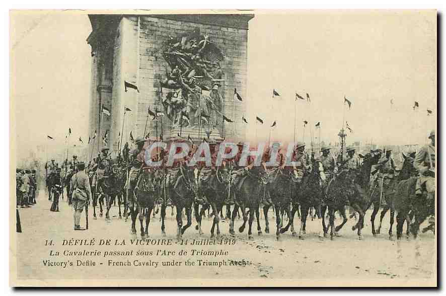 CPA Defile de la Victoire 14 Juillet 1919 la Cavalerie passant sous l'Arc de Triomphe Militaria