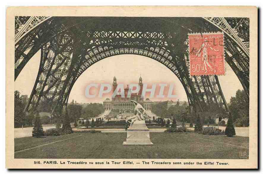 CPA Paris le Trocadero vu sous la Tour Eiffel 