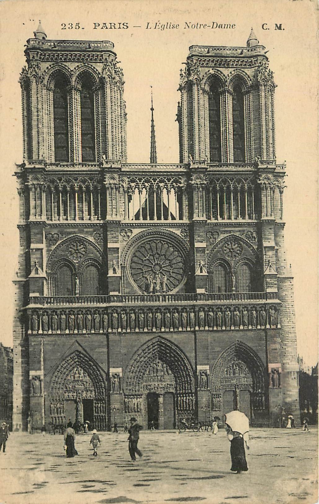 CPA Paris l'eglise Notre Dame 