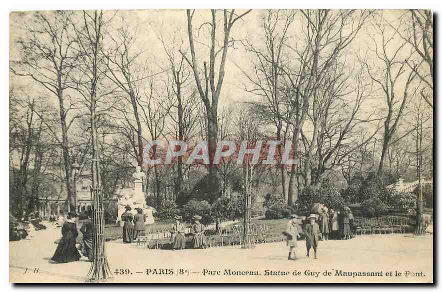 CPA Paris 8e Parc Monceau Statue de Guy de Maupassant et le Pont 