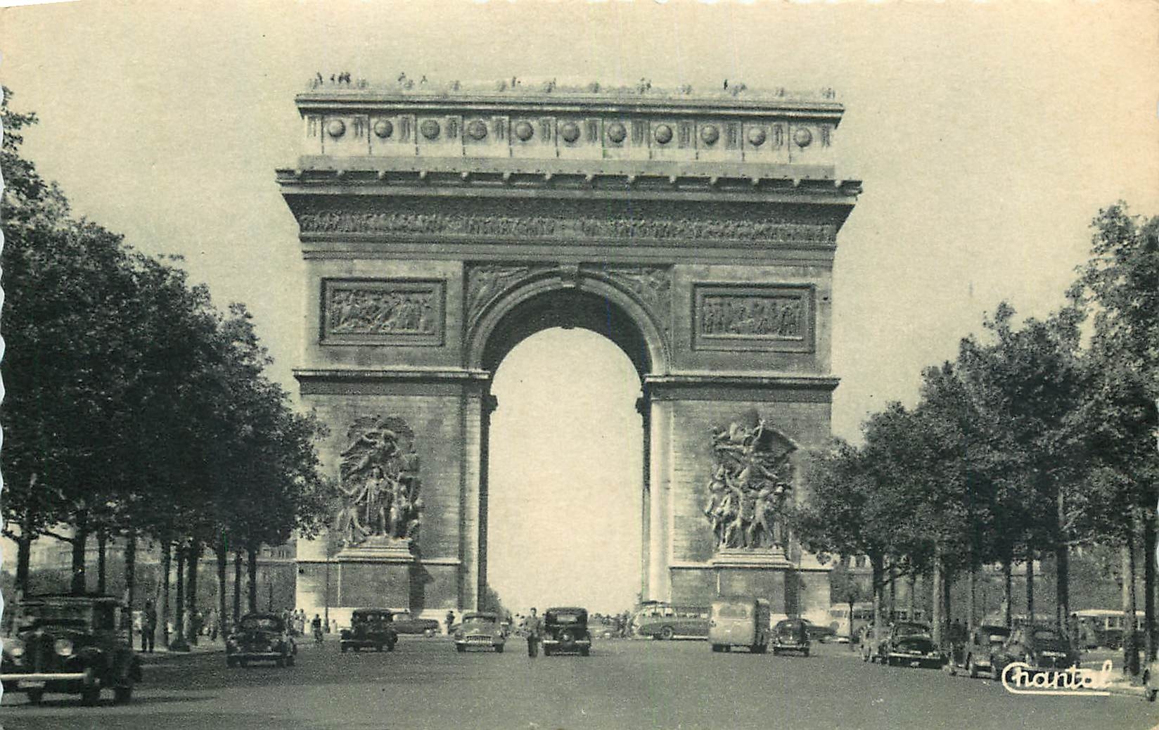 CPA Paris l'avenue des Champs Elysees et l'Arc de Triomphe 