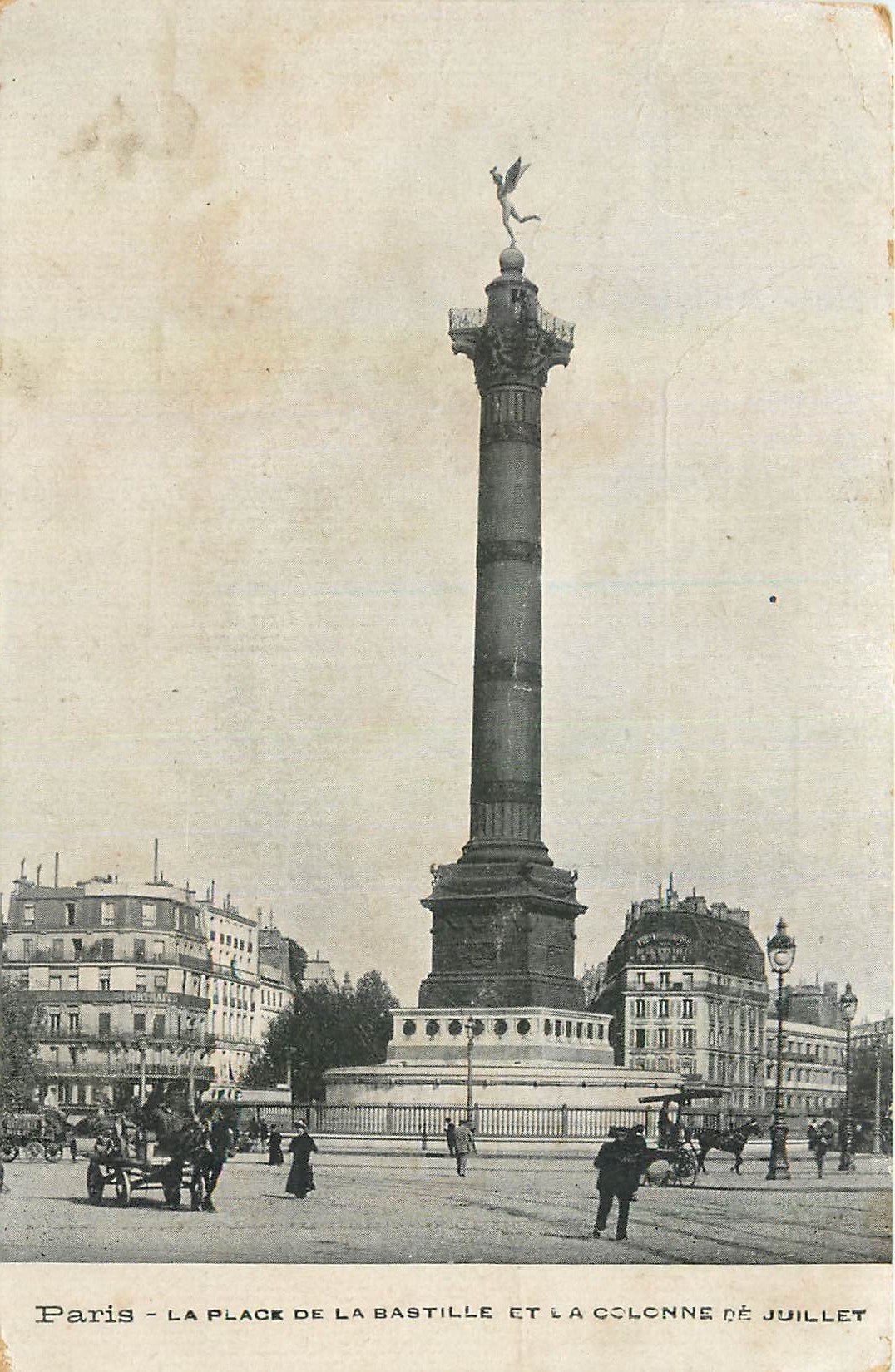 CPA Paris La Place de la Bastille et la Colonne de Juillet 