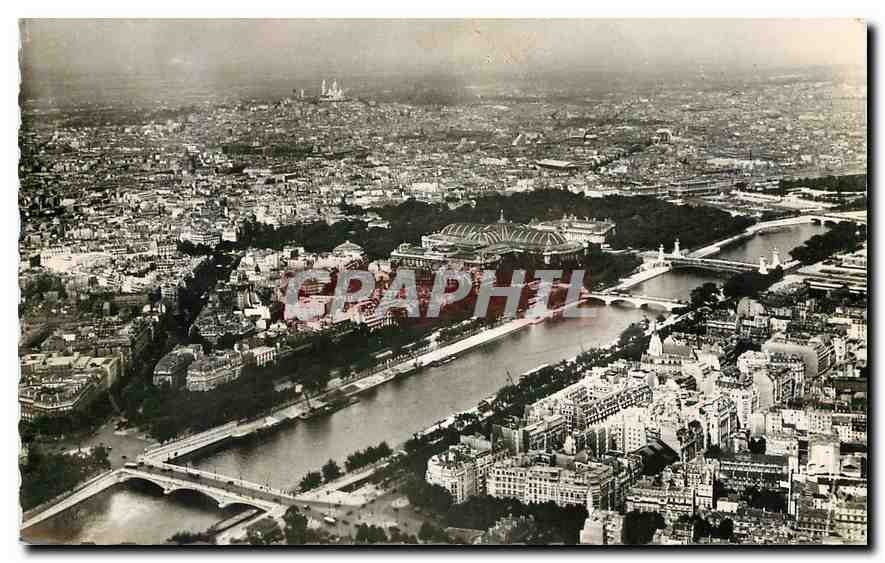 CPA Paris en Flanant vue panoramique prise de la Tour Eiffel sur la Seine et la Butte Mentmartre 