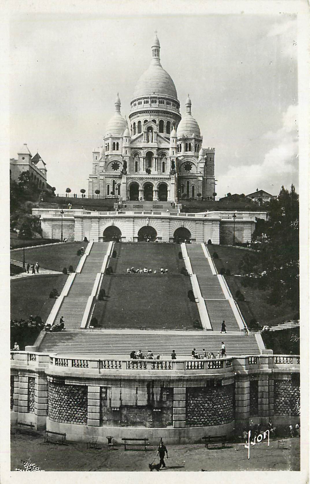 CPA Paris en Flanant Basilique du Sacre Coeur et l'escalier monumental 