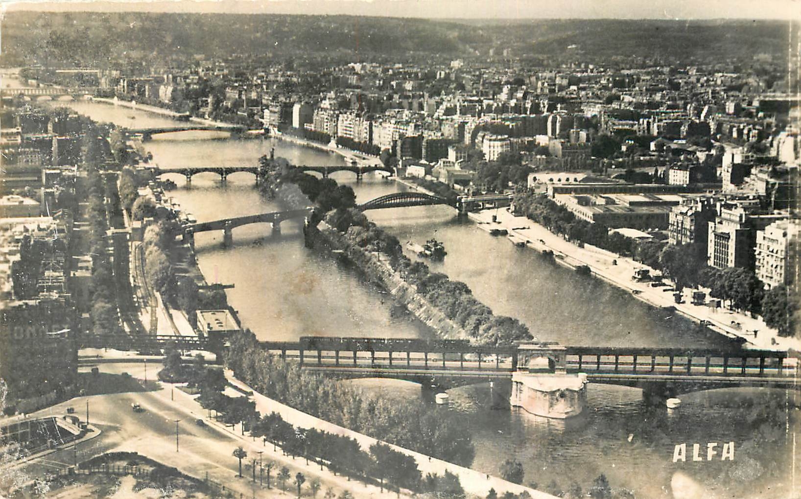 CPM Paris vu d'en haut la Seine vers Passy Metro