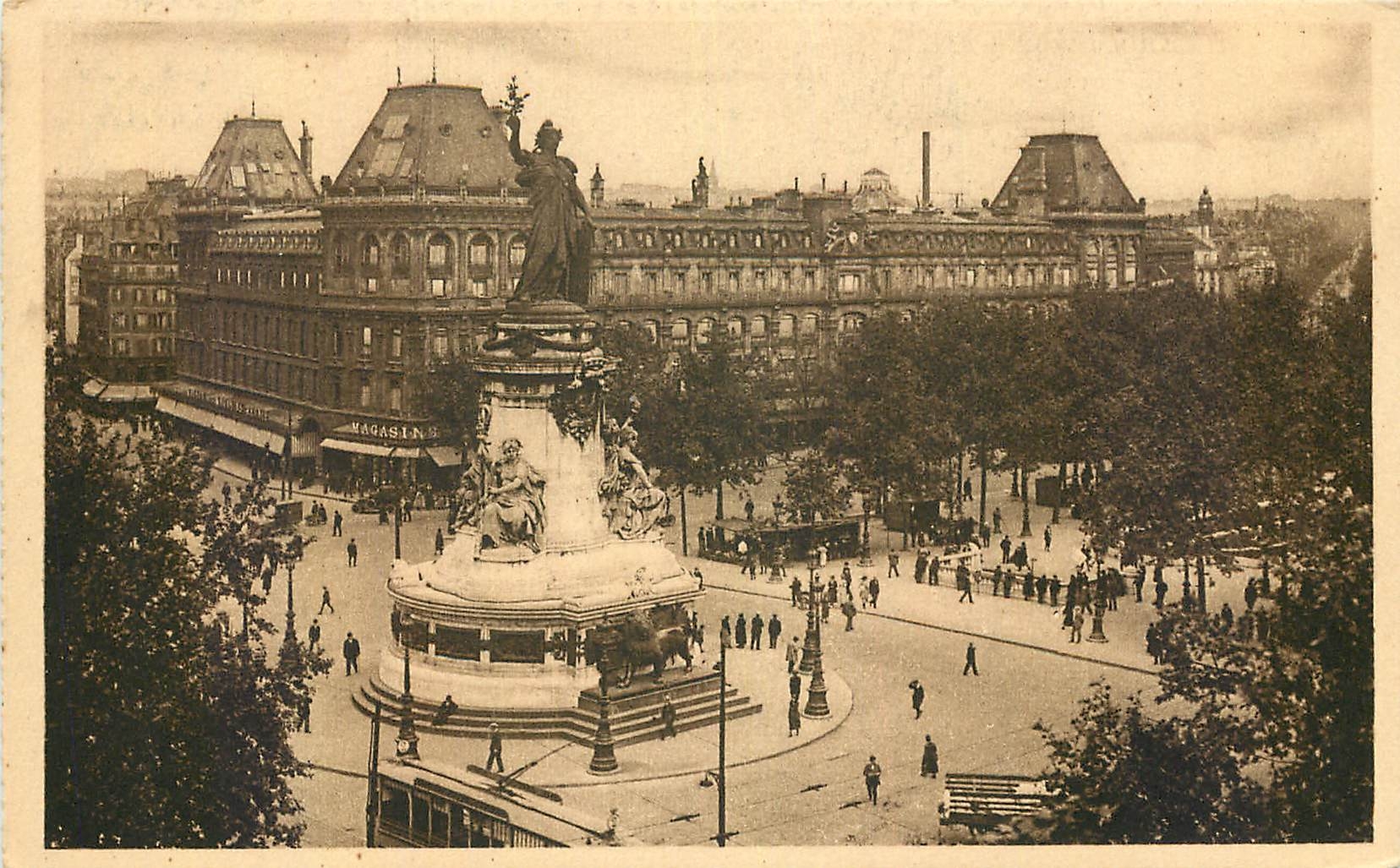 CPA Paris Place de la Republique 