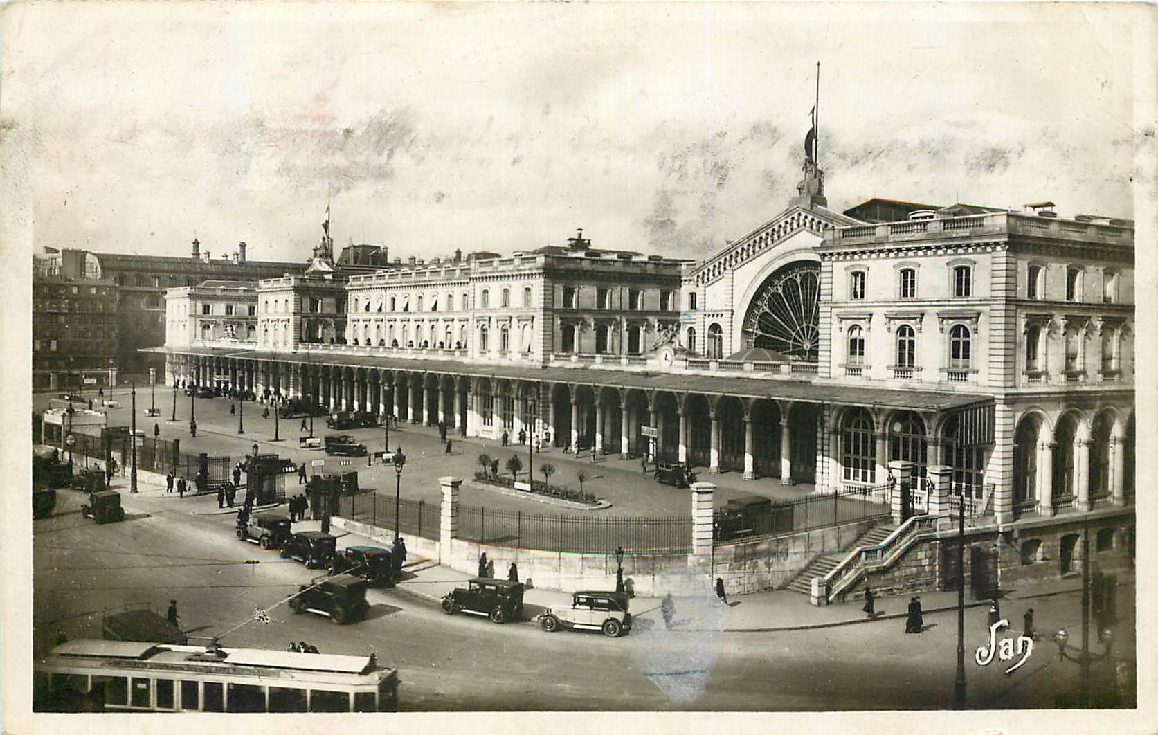 CPA Paris La Gare de l'Est 