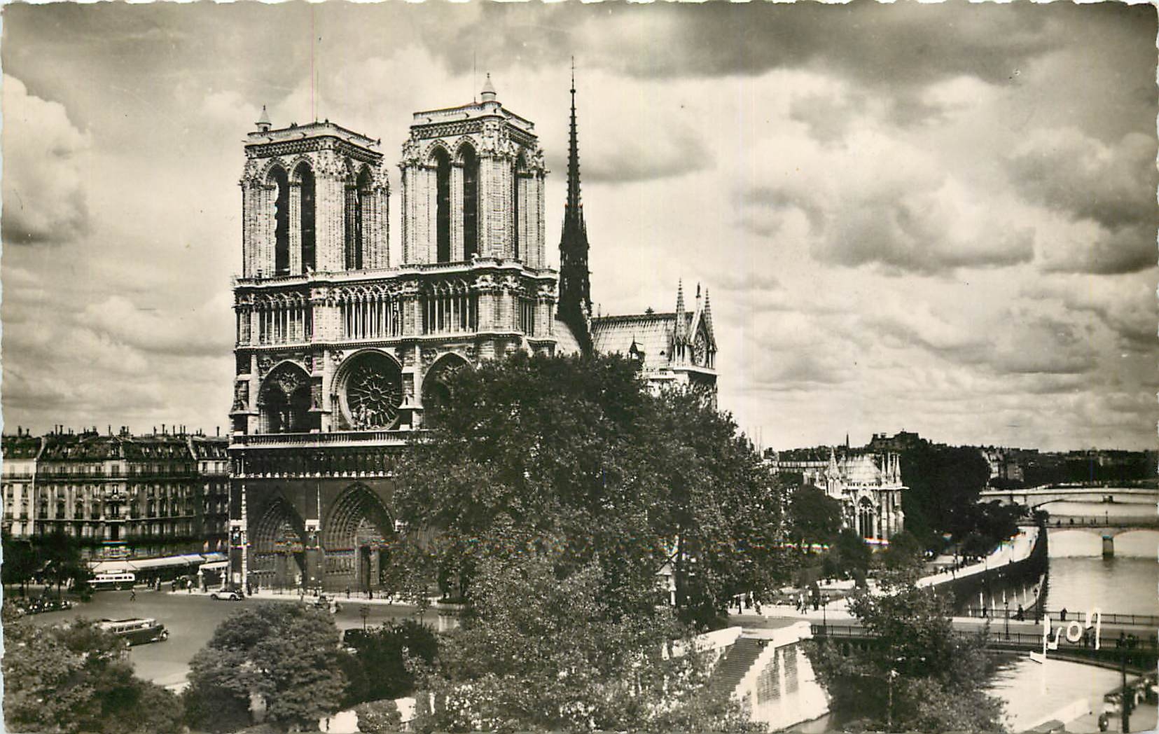 CPA Paris en flanant Vue generale de Notre Dame 