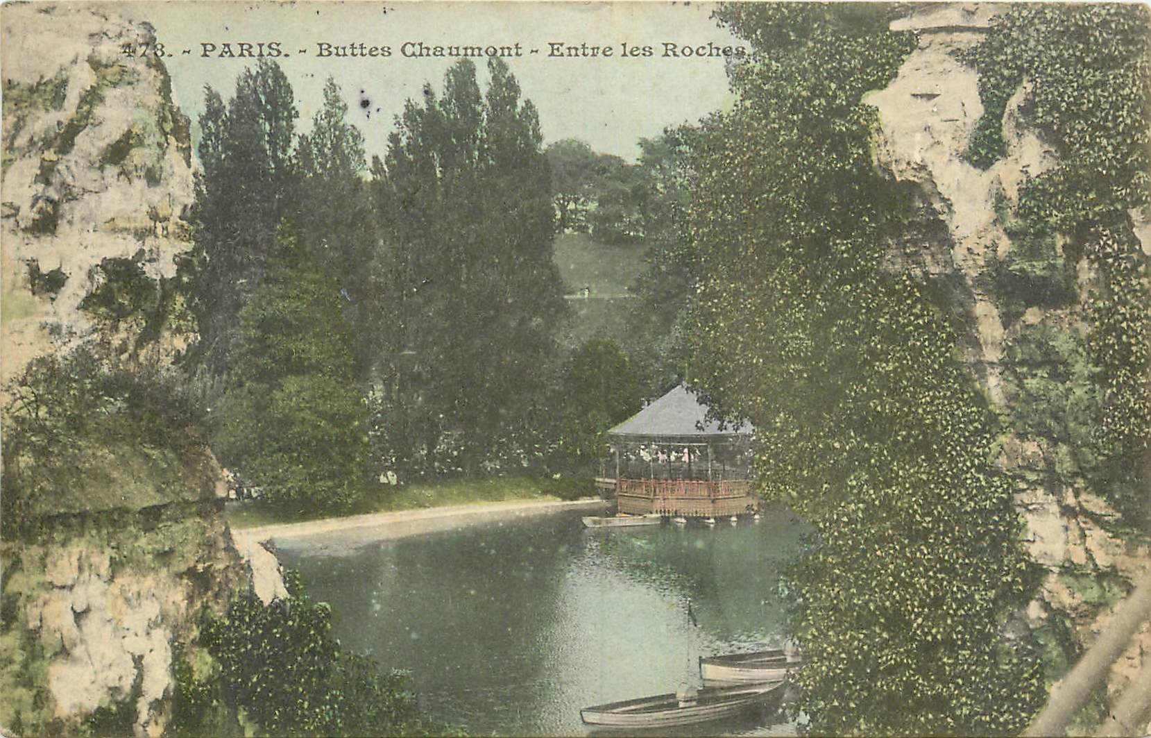CPA Paris Buttes Chaumont Entre les Rochers 
