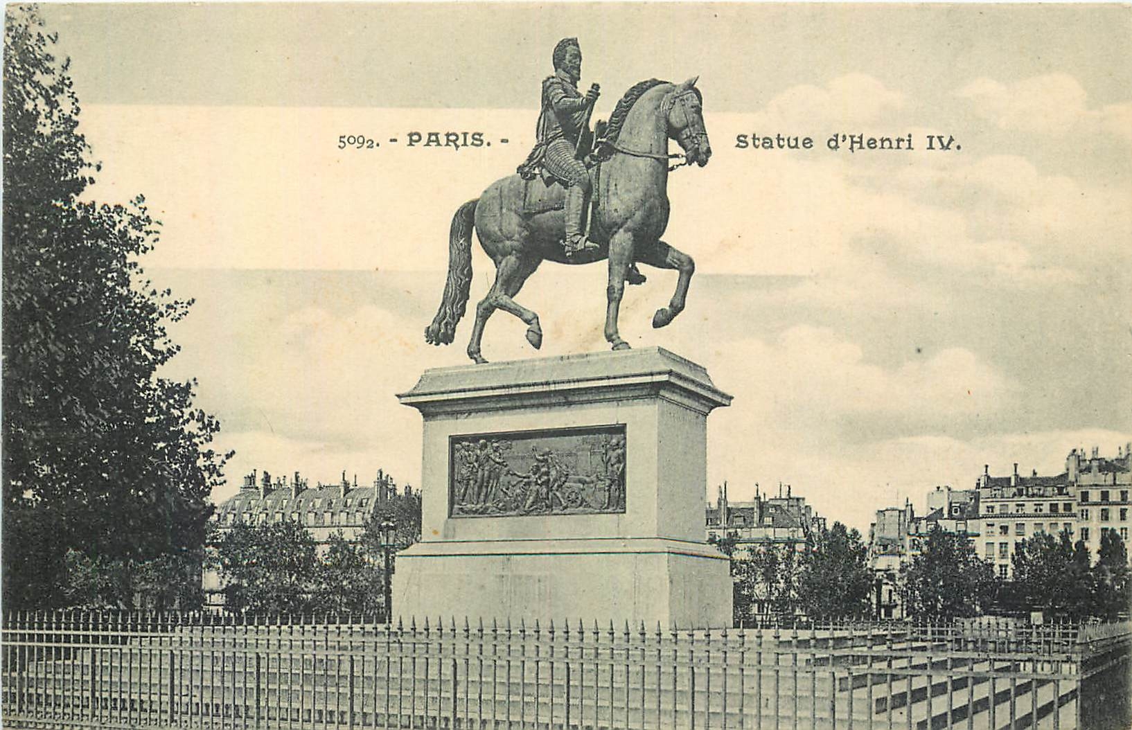 CPA Paris Statue d'Henri IV 