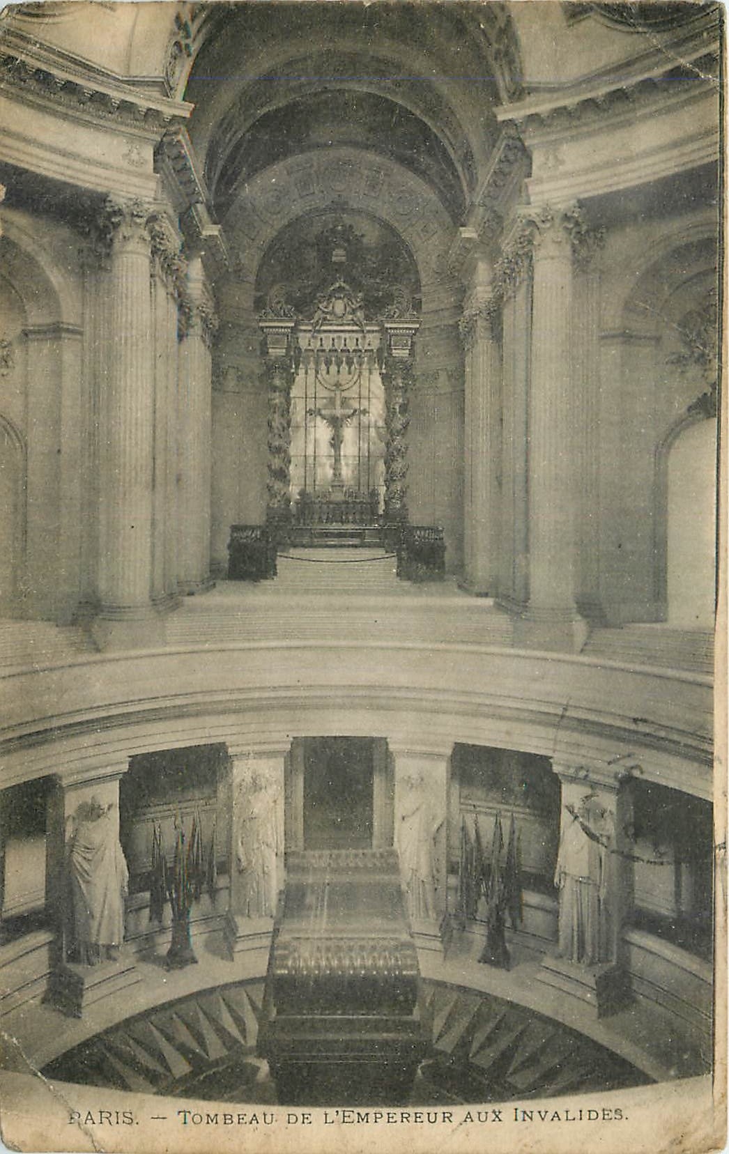 CPA Paris Tombeau de l'Empereur aux Invalides 