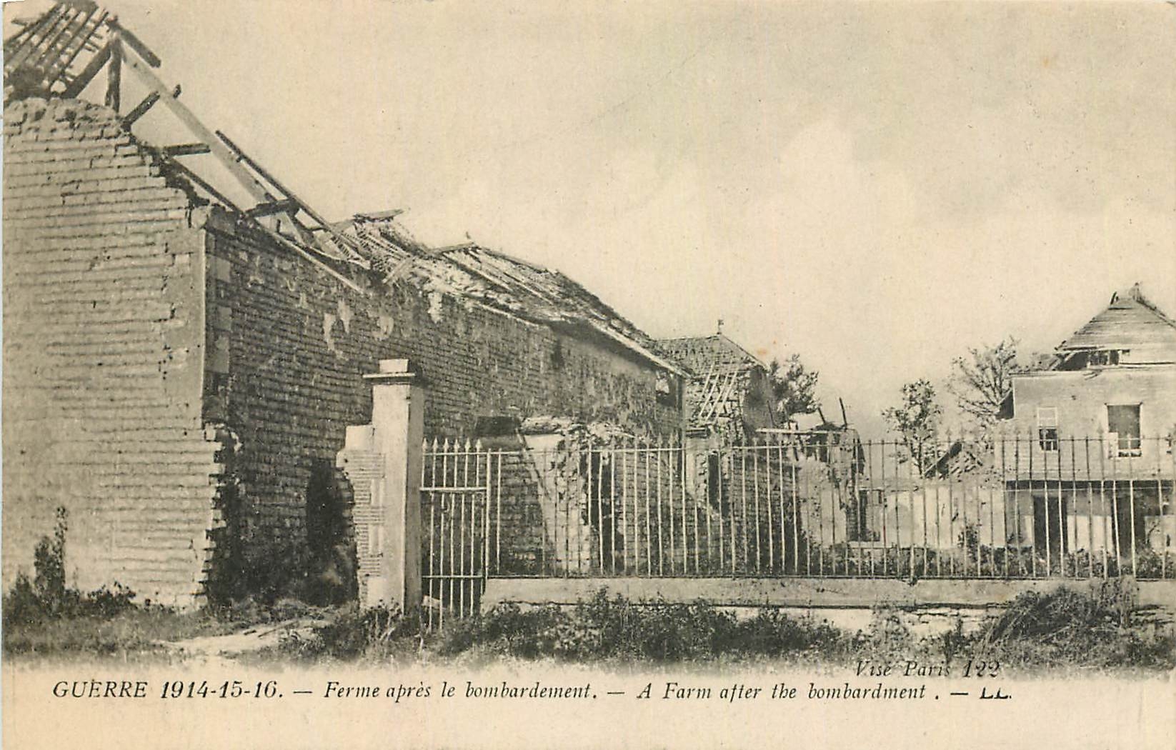 CPA Guerre 1914-15-16 Ferme apres le bombardement Militaria