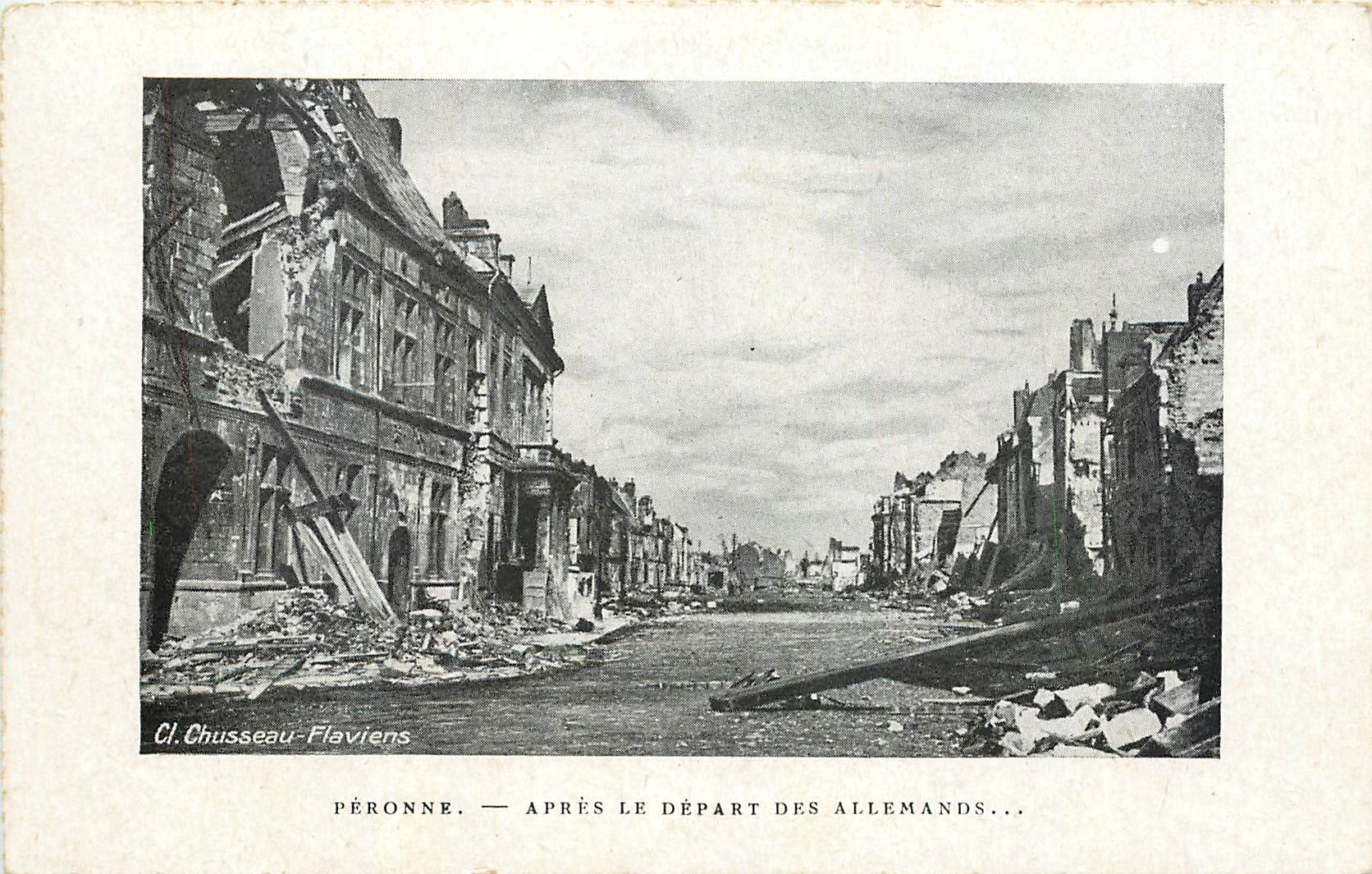 CPA Peronne Apres le Depart des Allemands Militaria