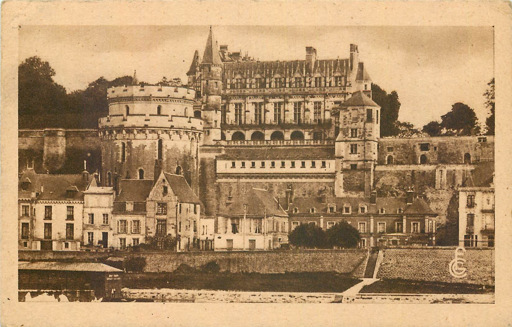 CPA Amboise I et L Le Chateau Habite par Louis XI et Louis XII 