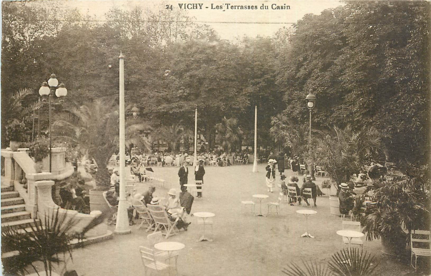 CPA Vichy Les Terrasses du Casin 