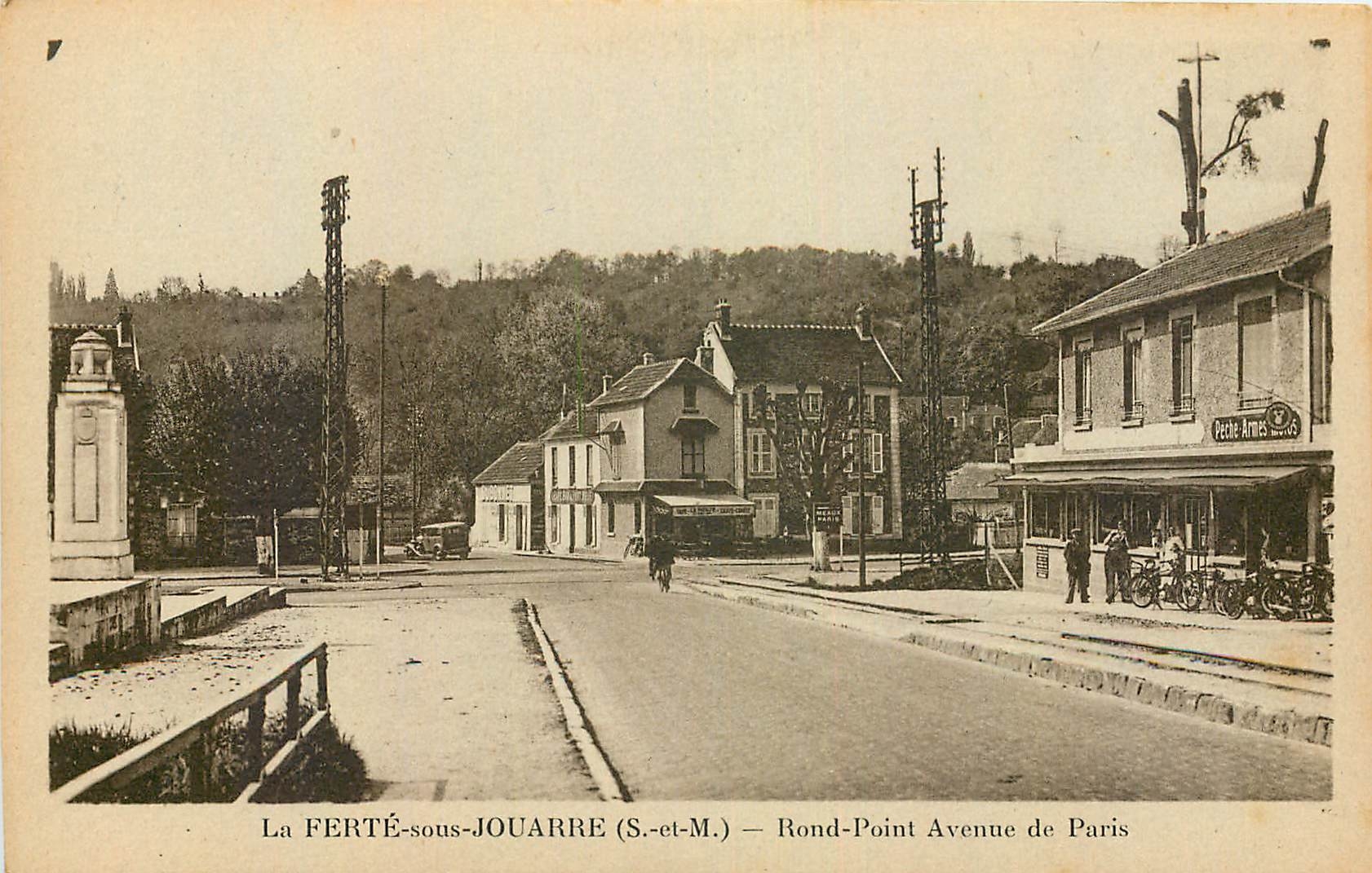 CPA La Ferte sous Jouarre S et M Rond Point Avenue de Paris 