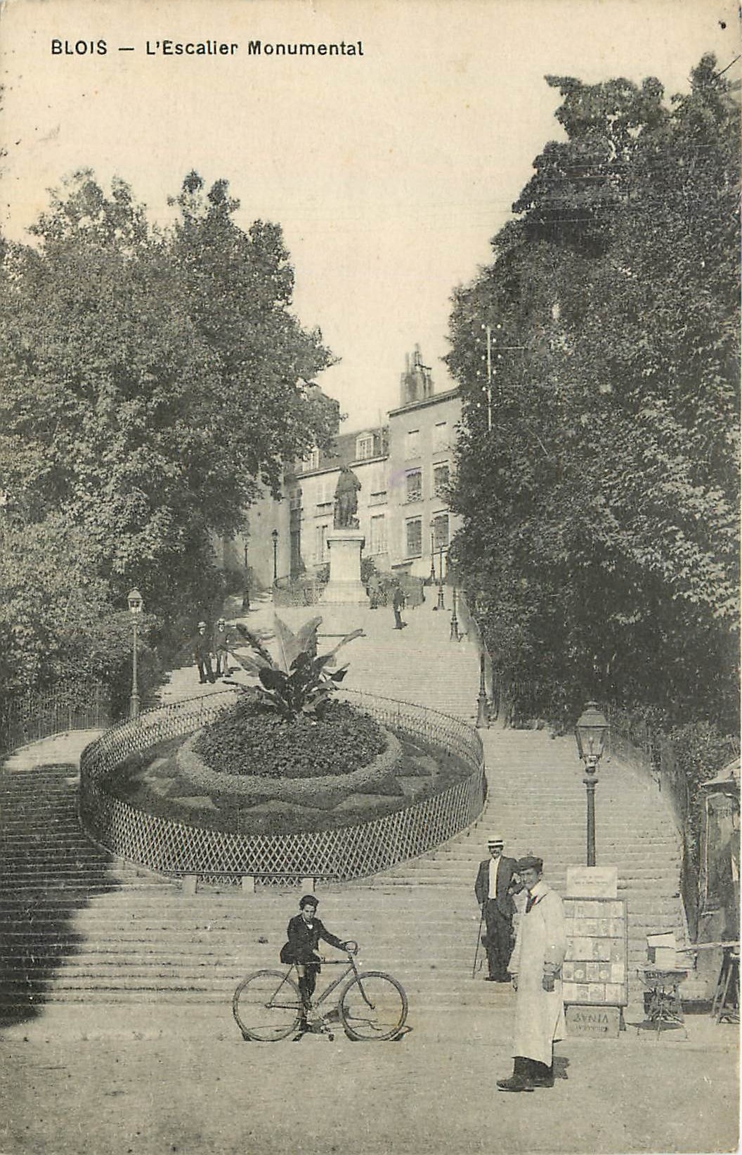Blois — L'Escalier Monumental — Éditeur anonyme, n° de série non visible