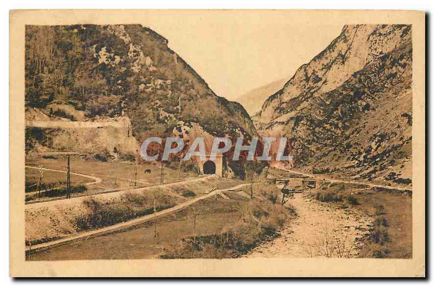 CPA La Vallee d'Aspe La Gorge d'Accous Tunnel du Transpyreneen 