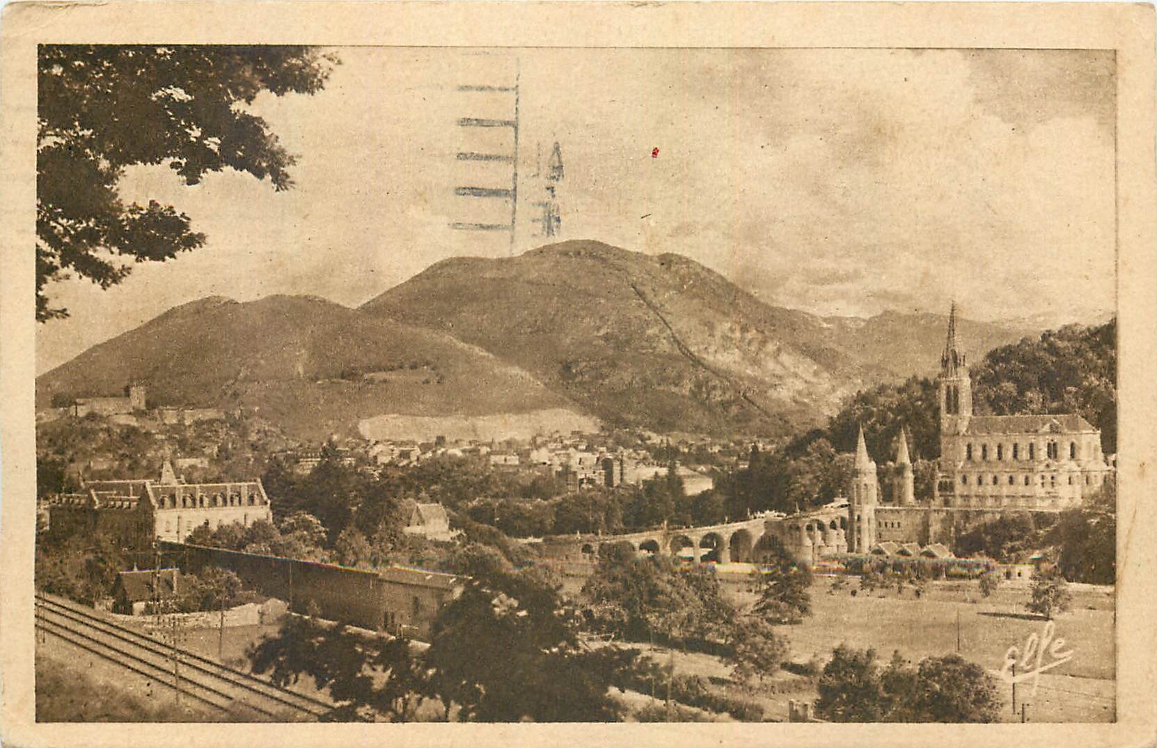 CPA Lourdes La Basilique et le Pic de Ger 